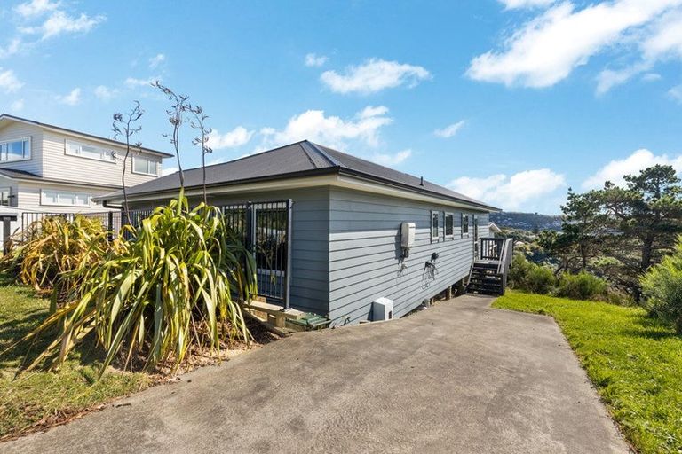Photo of property in 11 Cirrus Close, Newlands, Wellington, 6037