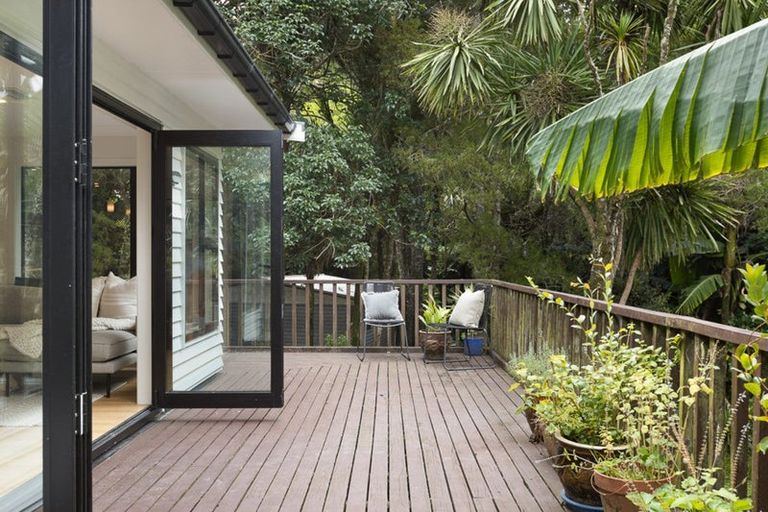 Photo of property in 18 Paturoa Road, Titirangi, Auckland, 0604