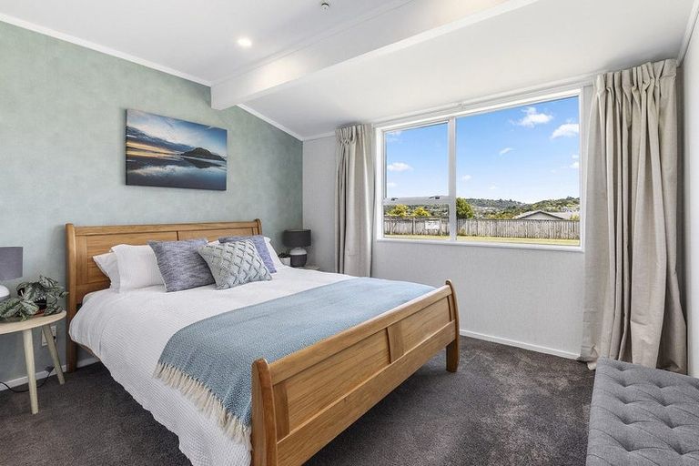 Photo of property in 35 James Cook Drive, Whitby, Porirua, 5024