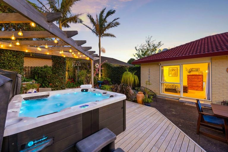 Photo of property in 136 Kilkenny Drive, East Tamaki Heights, Auckland, 2016