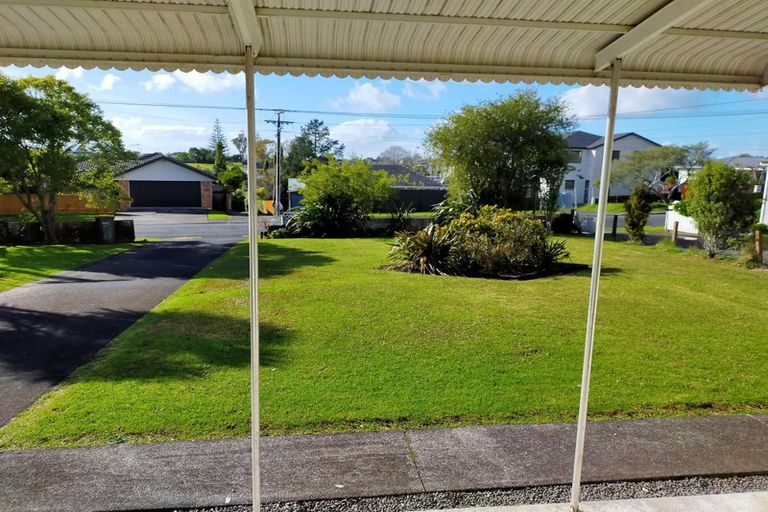 Photo of property in 7 Neil Avenue, Te Atatu Peninsula, Auckland, 0610
