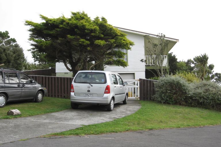 Photo of property in 53 Ruskin Road, Newlands, Wellington, 6037