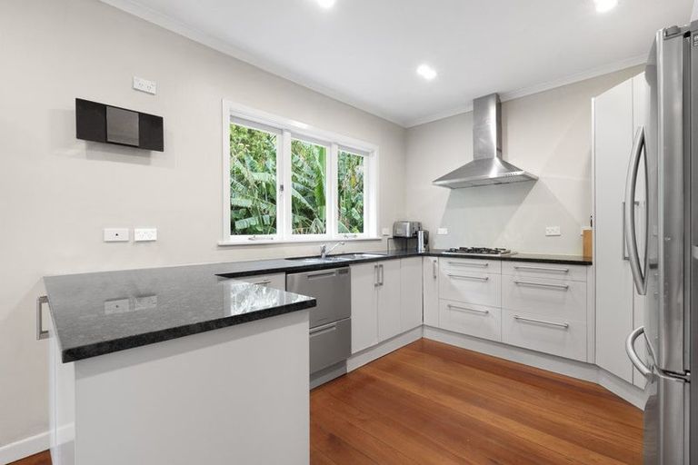 Photo of property in 24 Kingdale Road, Henderson, Auckland, 0610