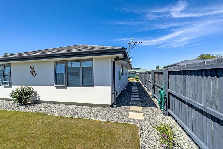 Photo of property in 39 Vivian Street, Burwood, Christchurch, 8083