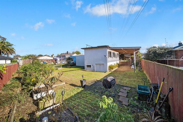 Photo of property in 304 Massey Road, Mangere East, Auckland, 2024