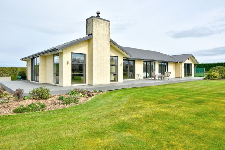 Photo of property in 24 Mckinnon Road, Edendale, Wyndham, 9893