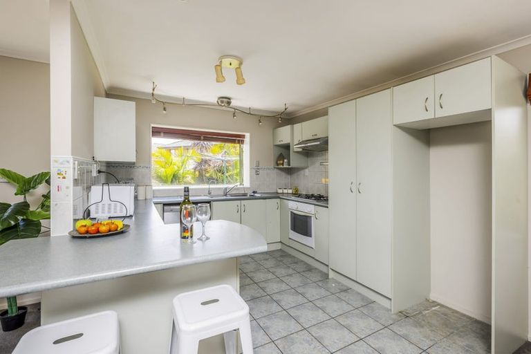 Photo of property in 5 Secoia Crescent, Mangere, Auckland, 2022