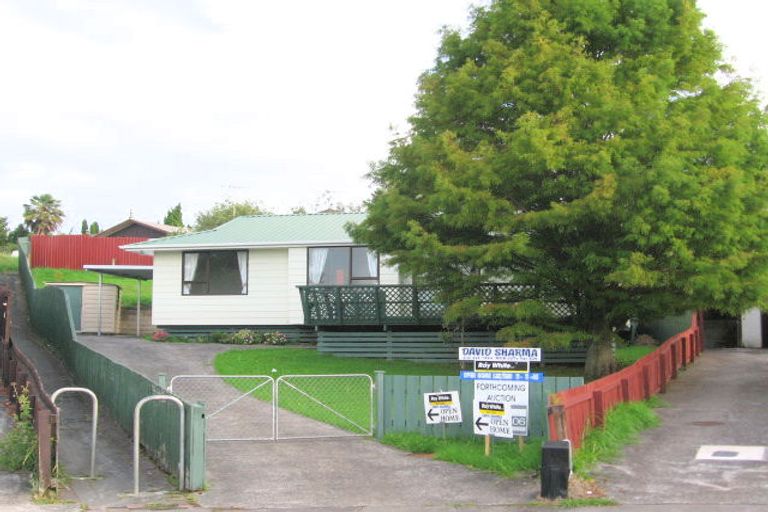 Photo of property in 28 Glen Close, Glen Eden, Auckland, 0602