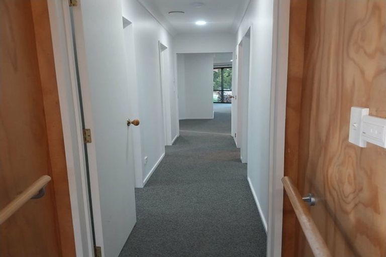 Photo of property in 1 Limousin Place, Grandview Heights, Hamilton, 3200