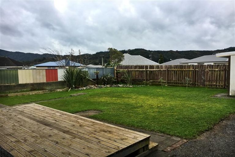 Photo of property in 5 Ruthven Road, Wainuiomata, Lower Hutt, 5014