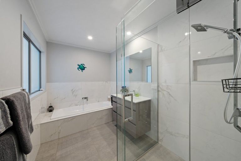 Photo of property in 2 Stonedale Drive, Pukekohe, 2120