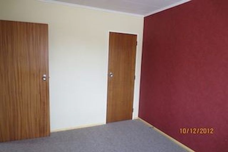 Photo of property in 1f1-a Sequoia Place, Maoribank, Upper Hutt, 5018