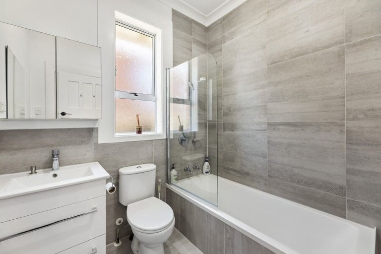 Photo of property in 15 Wills Street, Balaclava, Dunedin, 9011