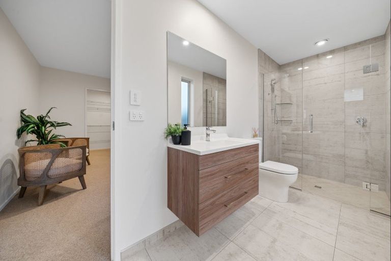 Photo of property in 16 Atutahi Street, Hurdon, New Plymouth, 4310