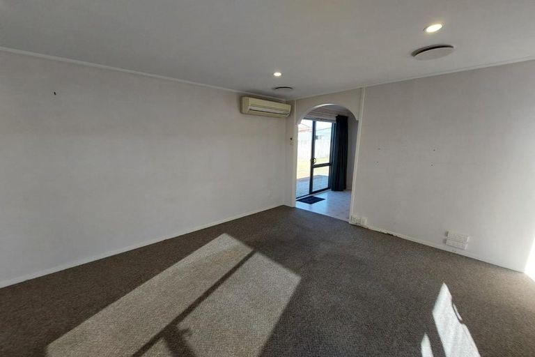 Photo of property in 30 Granville Drive, Massey, Auckland, 0614