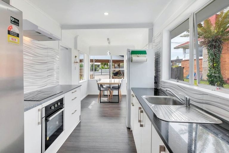 Photo of property in 65 Larnoch Road, Henderson, Auckland, 0610