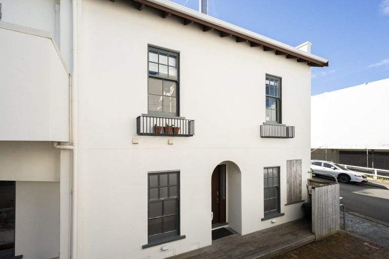 Photo of property in 1/12 Little George Street, Thorndon, Wellington, 6011