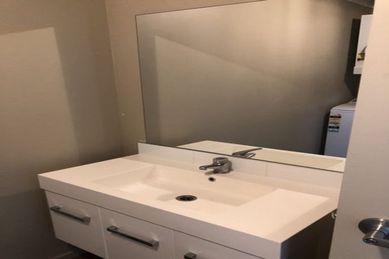 Photo of property in 102u7 Old Farm Road, Hamilton East, Hamilton, 3216