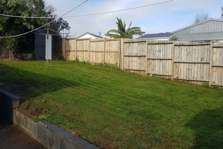 Photo of property in 1 Daphne Road, Papatoetoe, Auckland, 2025