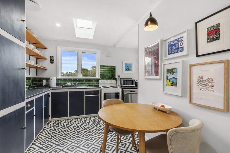 Photo of property in 65 Airlie Road, Plimmerton, Porirua, 5026