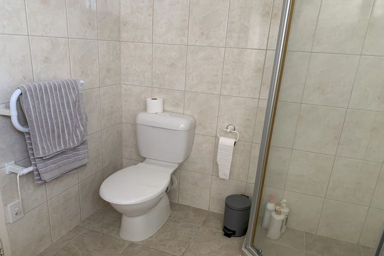 Photo of property in 2h Weranui Road, Waiwera, Orewa, 0994