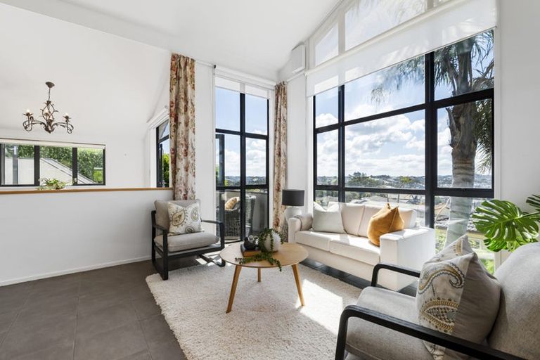 Photo of property in 15 Seagate Place, Red Beach, 0932