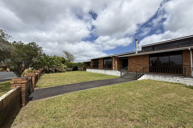 Photo of property in 10 Westpark Drive, West Harbour, Auckland, 0618