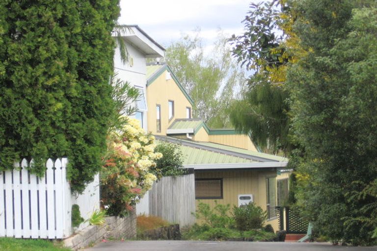 Photo of property in 9 Titoki Avenue, Waipahihi, Taupo, 3330