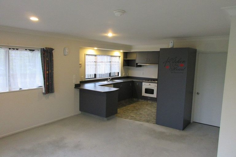 Photo of property in 15u6 Glanmire Road, Newlands, Wellington, 6037