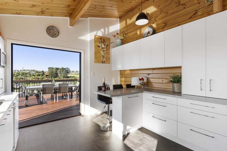 Photo of property in 33b Kauri Road, Stanmore Bay, Whangaparaoa, 0932