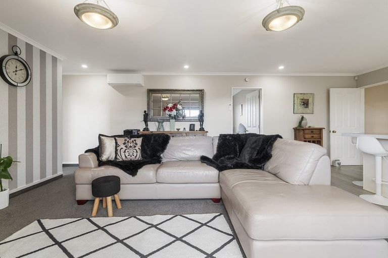 Photo of property in 6 Downing Place, Welcome Bay, Tauranga, 3112