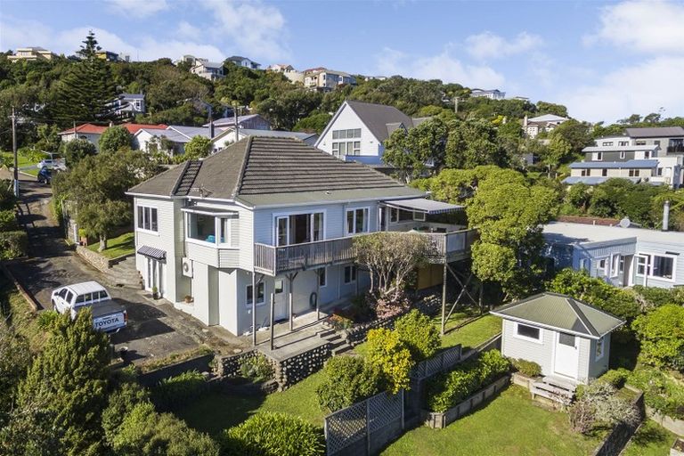 Photo of property in 9 Shortland Street, Khandallah, Wellington, 6035