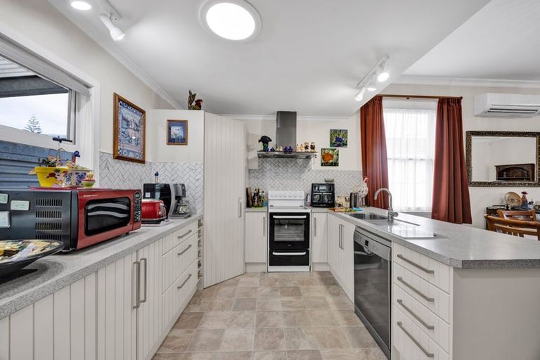 Photo of property in 4 Argyle Street, Hawera, 4610