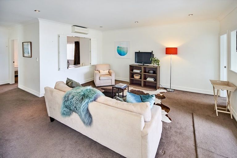 Photo of property in 2b Wilkinson Street, Oriental Bay, Wellington, 6011