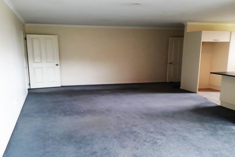 Photo of property in 20 Kathleen Reece Place, Waiuku, 2123