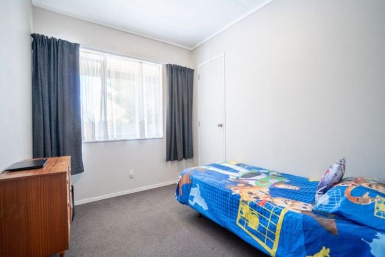 Photo of property in 32 Rosedale Crescent, Cloverlea, Palmerston North, 4412