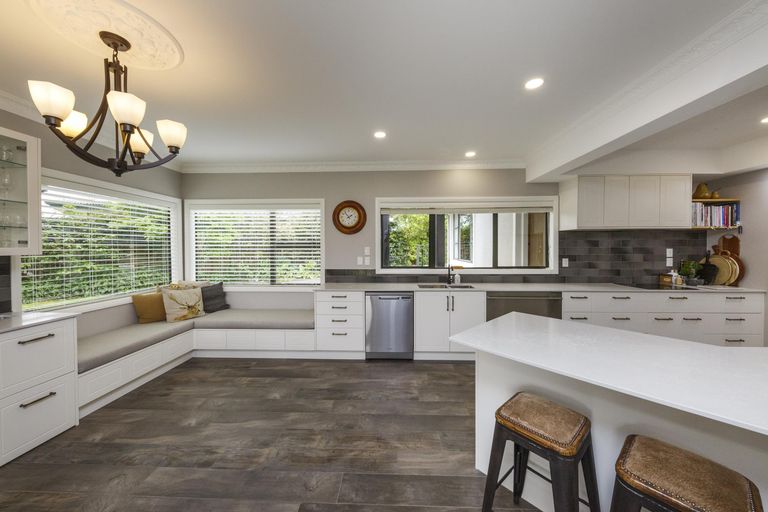 Photo of property in 12 Innes Place, Roslyn, Palmerston North, 4414
