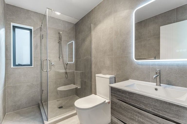 Photo of property in 98e Royal Road, Massey, Auckland, 0614