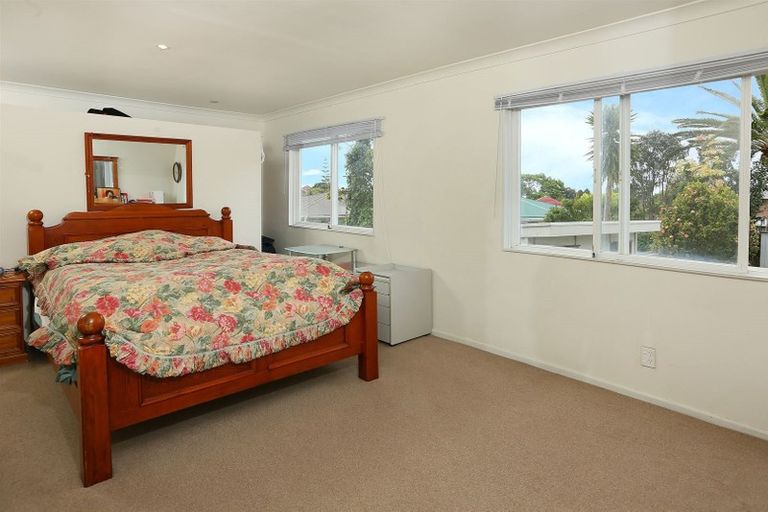 Photo of property in 3185 Great North Road, New Lynn, Auckland, 0600