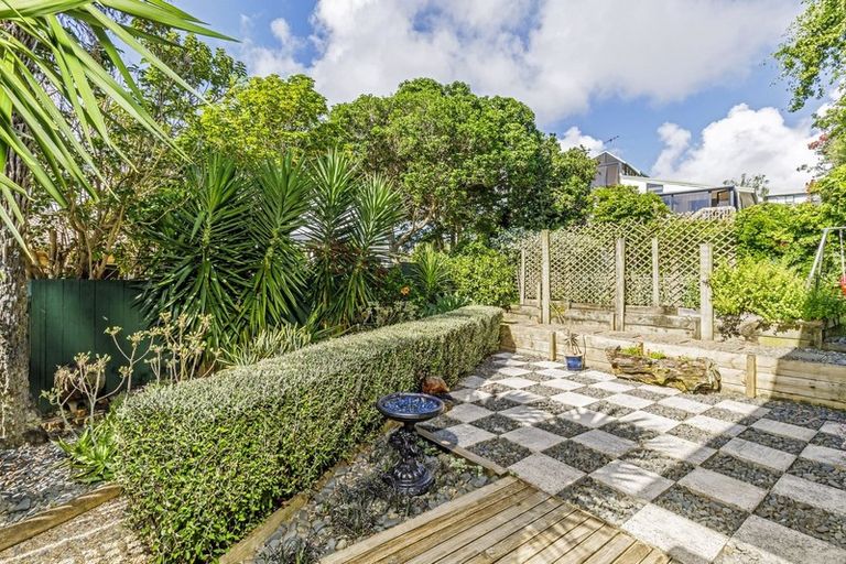 Photo of property in 10 Sunburst Lane, Torbay, Auckland, 0630