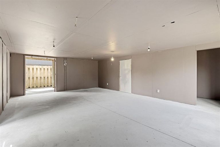 Photo of property in 27 Woodglen Road, Glen Eden, Auckland, 0602