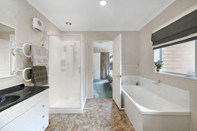 Photo of property in 31 Buckingham Place, Bethlehem, Tauranga, 3110