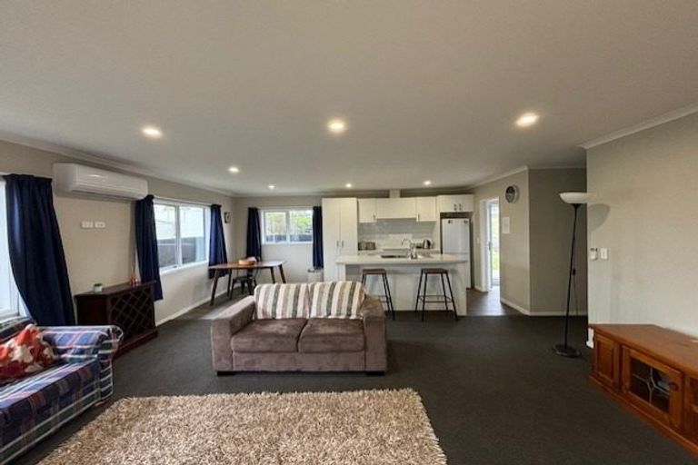 Photo of property in 19a Mackenzie Street, Te Atatu South, Auckland, 0610