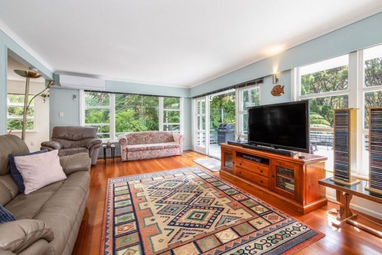 Photo of property in 127 Konini Road, Titirangi, Auckland, 0604