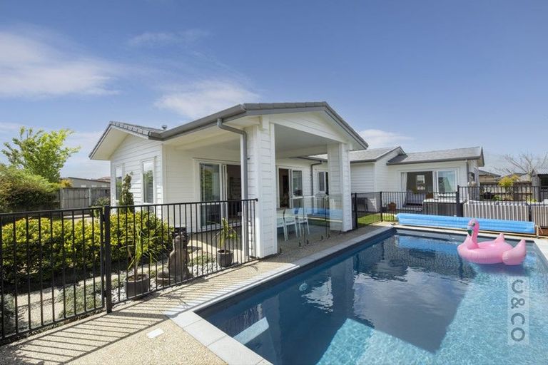 Photo of property in 14 Floyd Road, Riverhead, 0820