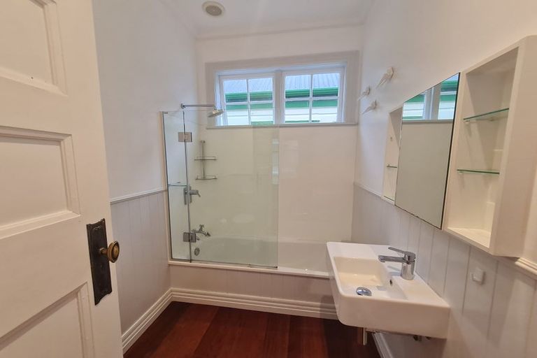 Photo of property in 10 Porritt Avenue, Mount Victoria, Wellington, 6011