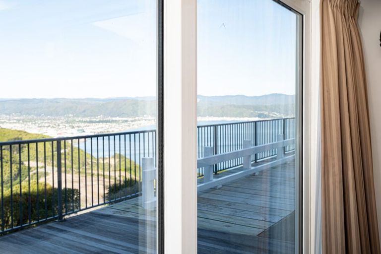 Photo of property in 41a Tamworth Crescent, Newlands, Wellington, 6037