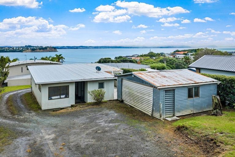 Photo of property in 19 Tindalls Bay Road, Tindalls Beach, Whangaparaoa, 0930