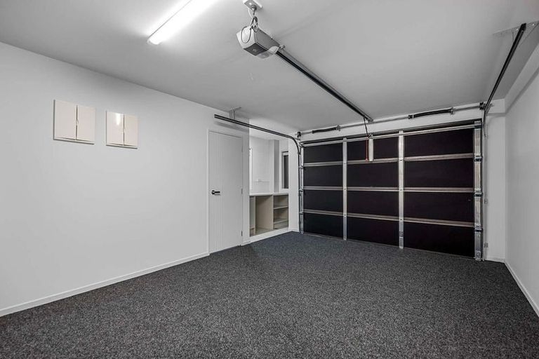 Photo of property in 2e Fowler Street, Northcote, Auckland, 0627