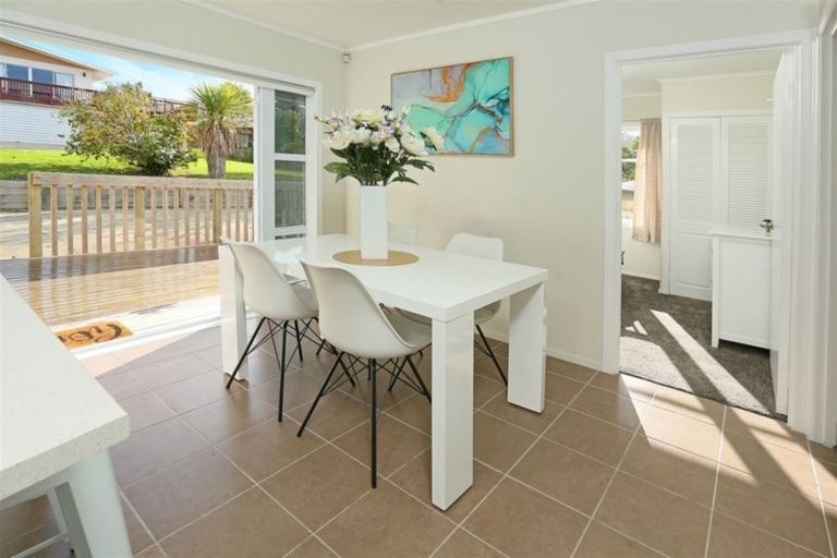 Photo of property in 64b Colwill Road, Massey, Auckland, 0614